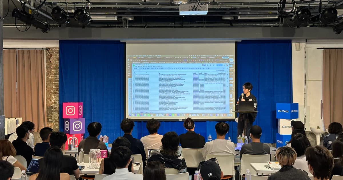 講者於課程活動現場分享 AI 接案資料與模組化交付流程